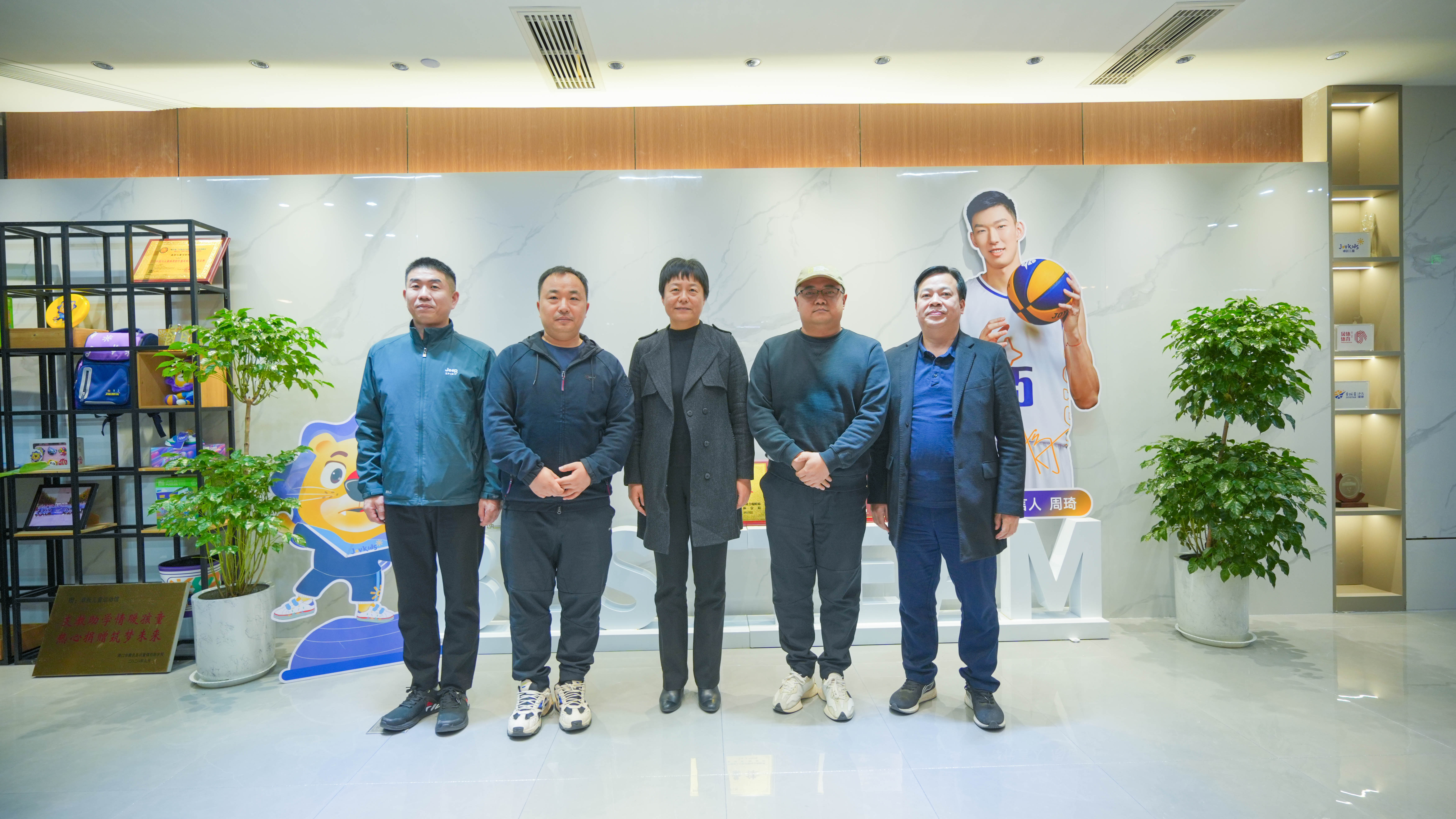 郑州市体育局党委书记、局长李雅一行，莅临宝盈bbin直营平台体育调研指导
